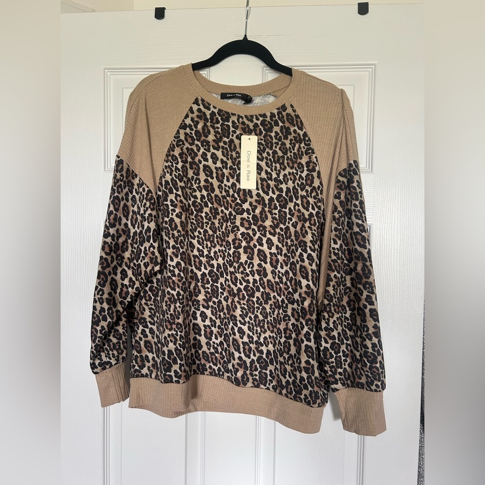 DOE & RAE Women's Cheetah Print Pullover